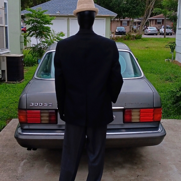 Stanley Blacker Men's (2) Button  Luxury Blazer with Metallic Style Buttons - Picture 4 of 16